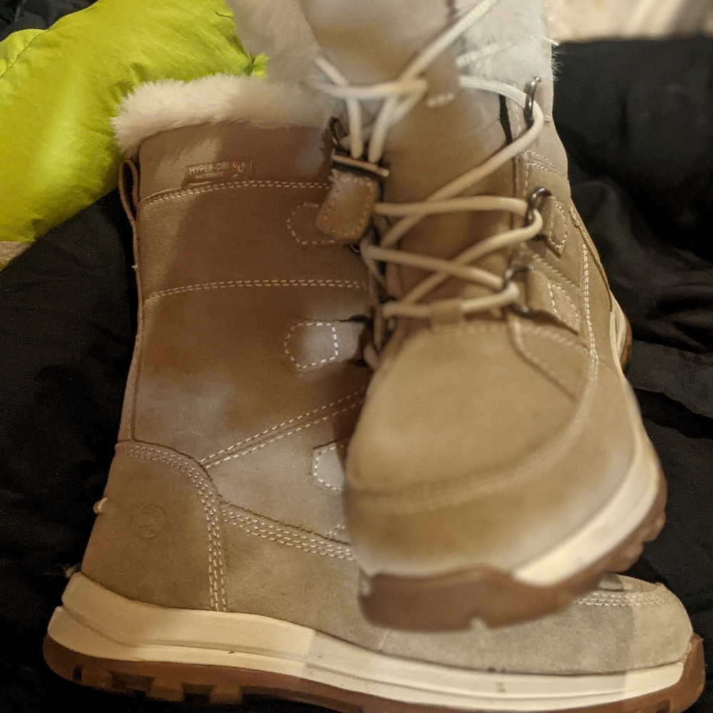 *NEW*WINDRIVER Women's Tan Winter Weather Proof Non Slip Boots By: Windriver